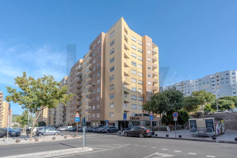 Apartamento T3 para Venda em Carnaxide e Queijas Foto 45