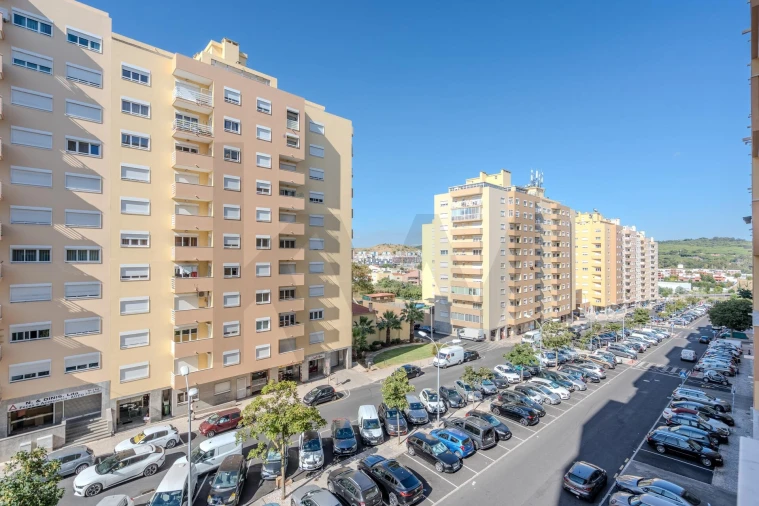 Apartamento T3 para Venda em Carnaxide e Queijas Foto 37