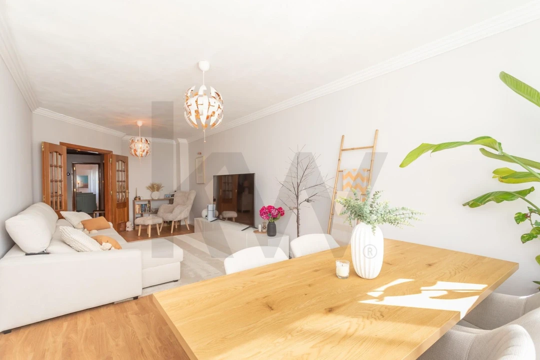 Apartamento T2 para Venda em Algueirão-Mem Martins Foto 1