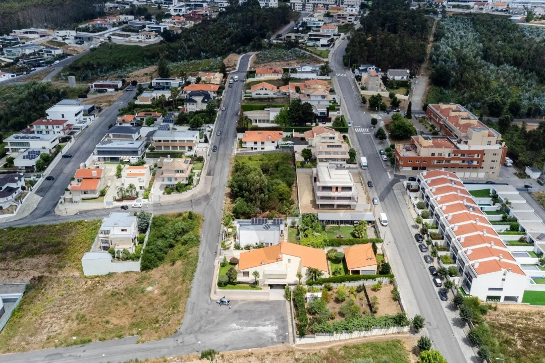 Terreno para Venda em Escapães Foto 12