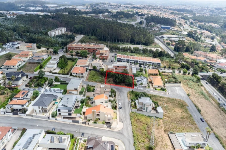 Terreno para Venda em Escapães Foto 10