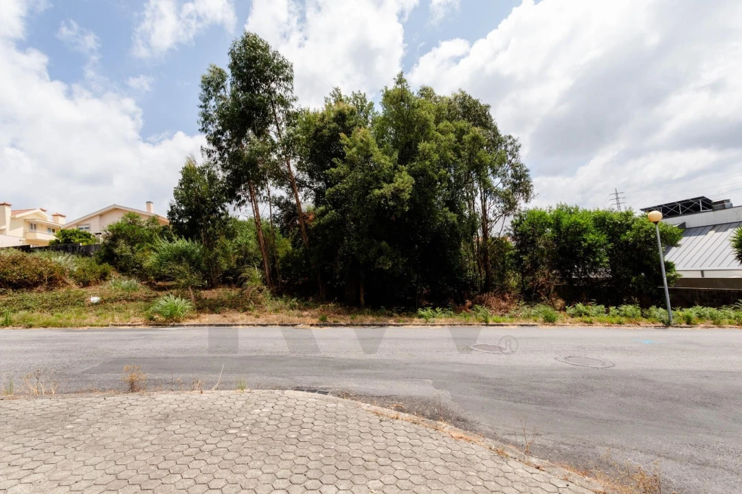 Terreno para Venda em Escapães Foto 2
