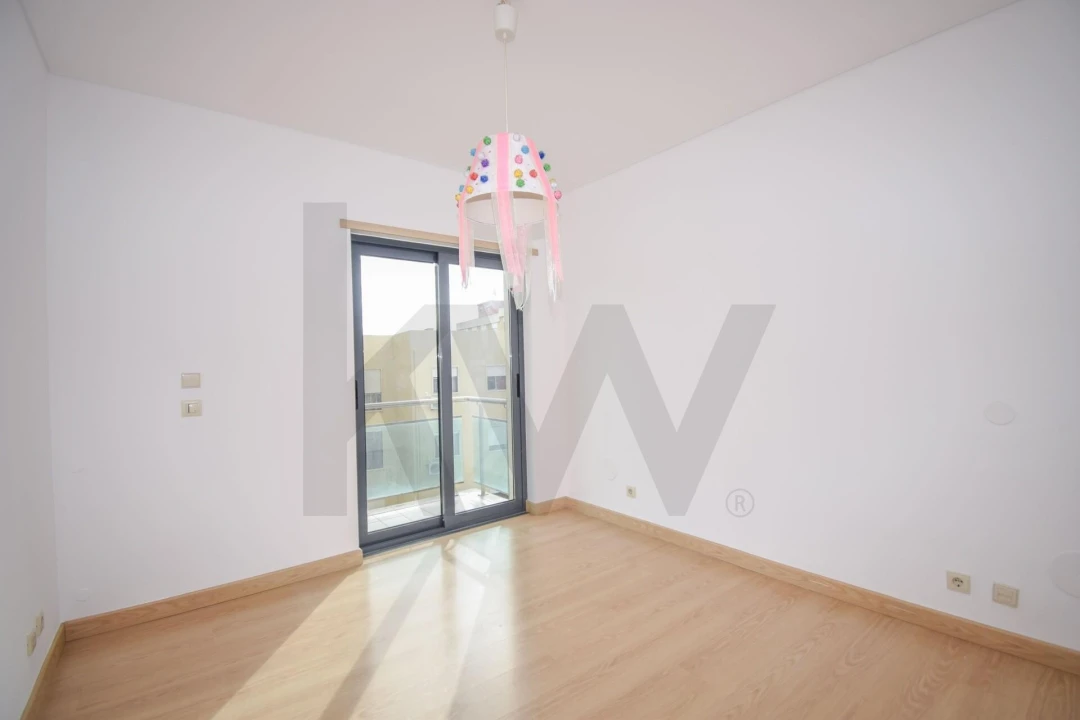 Apartamento T3 para Arrendamento em Amora Foto 21
