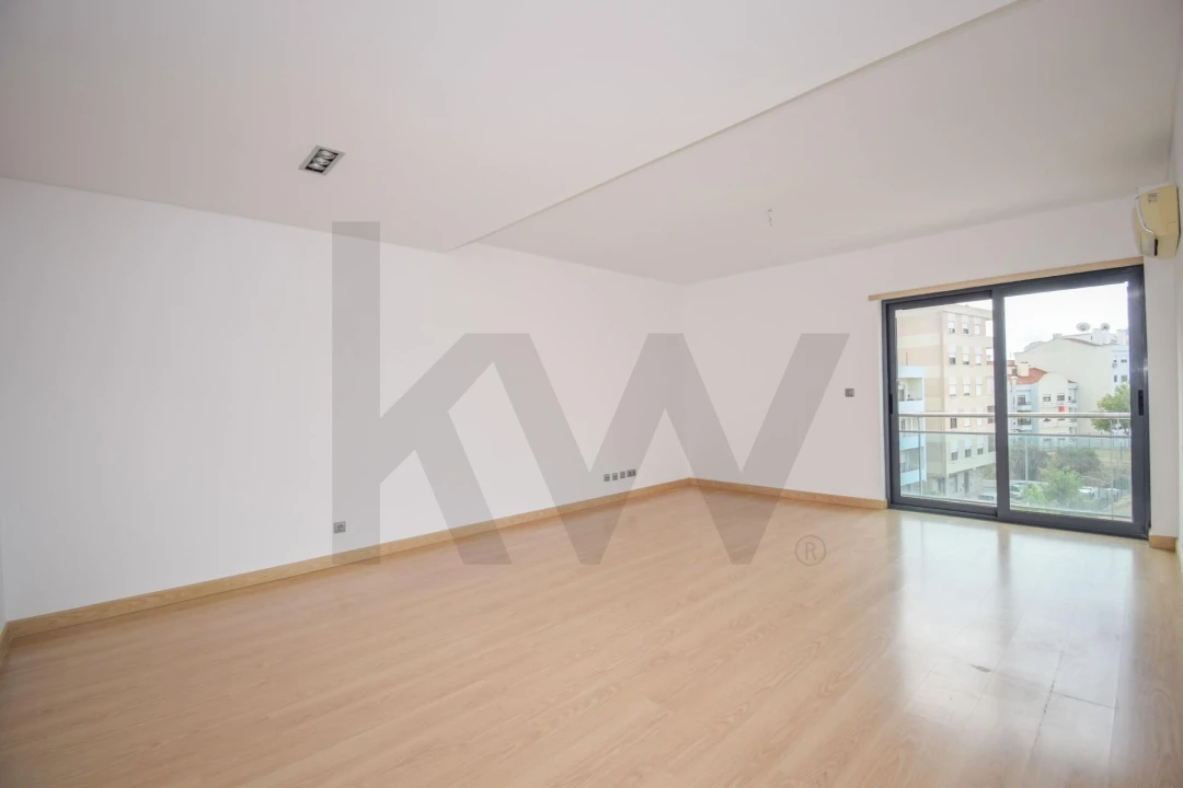Apartamento T3 para Arrendamento em Amora Foto 5