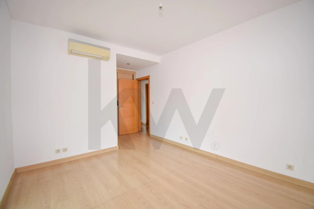 Apartamento T3 para Arrendamento em Amora Foto 18