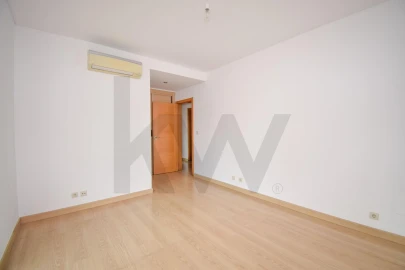 Apartamento T3 para Arrendamento em Amora