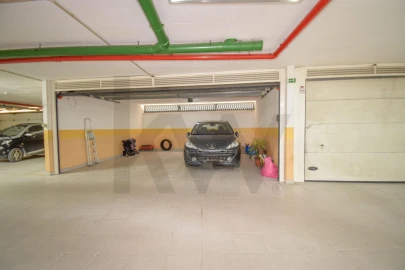 Apartamento T3 para Arrendamento em Amora