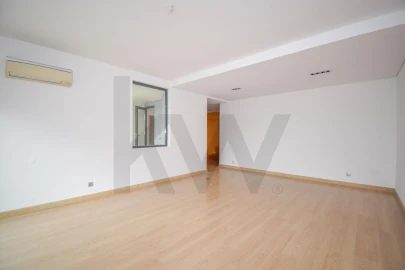 Apartamento T3 para Arrendamento em Amora