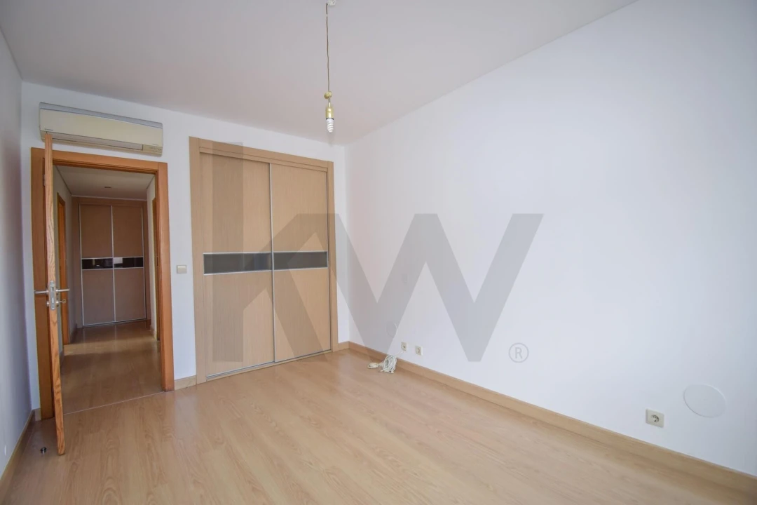 Apartamento T3 para Arrendamento em Amora Foto 25