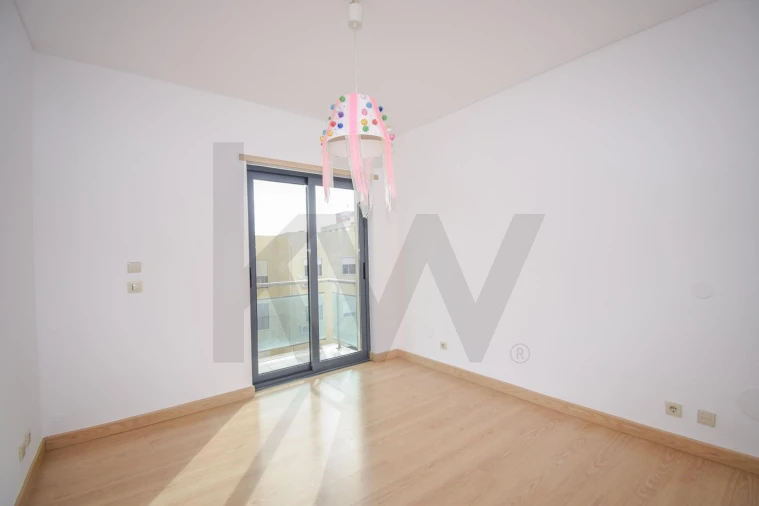Apartamento T3 para Arrendamento em Amora Foto 21