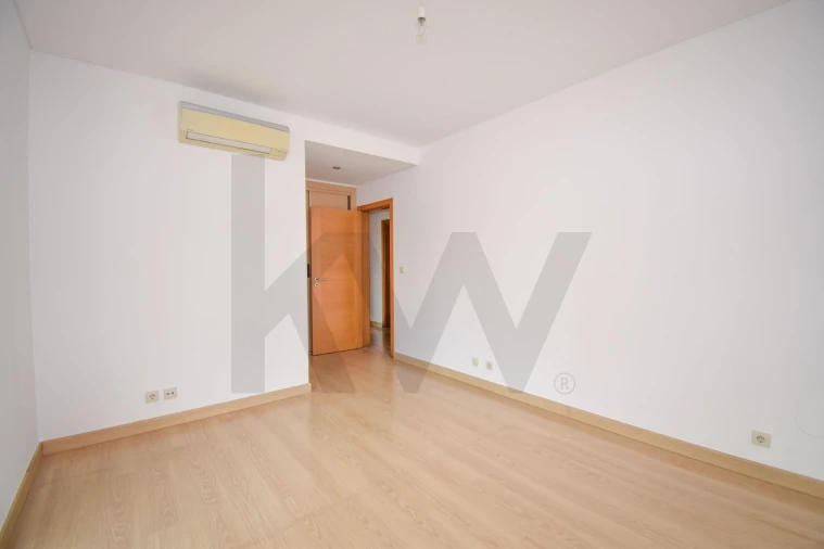 Apartamento T3 para Arrendamento em Amora Foto 18