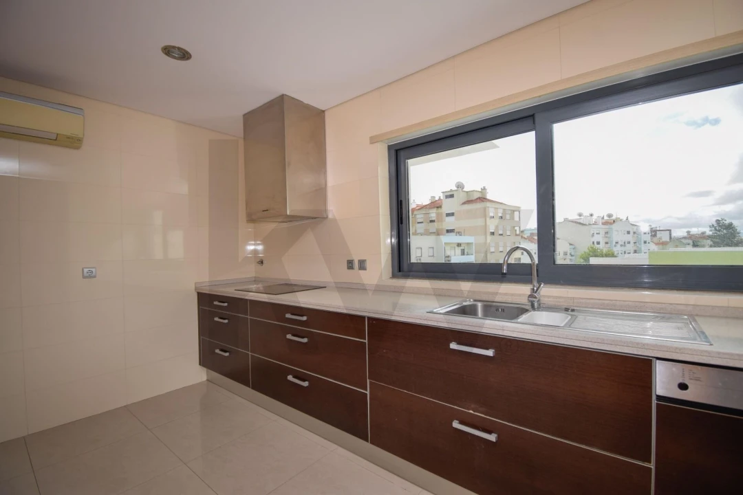 Apartamento T3 para Arrendamento em Amora Foto 11