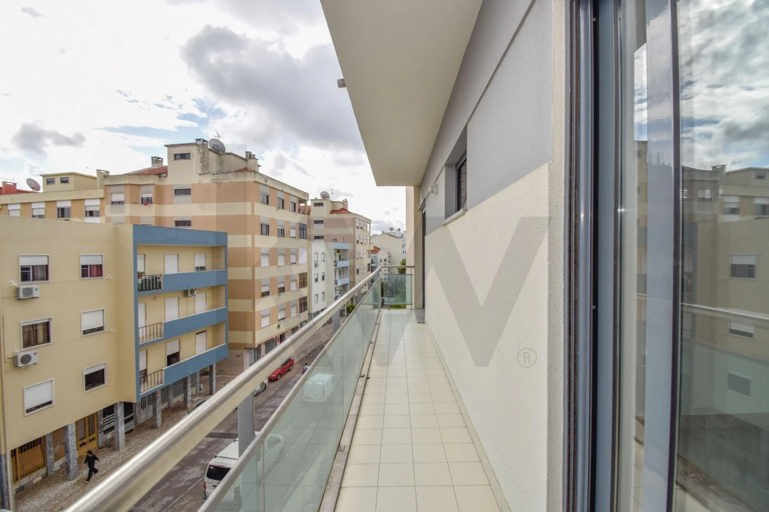 Apartamento T3 para Arrendamento em Amora Foto 23