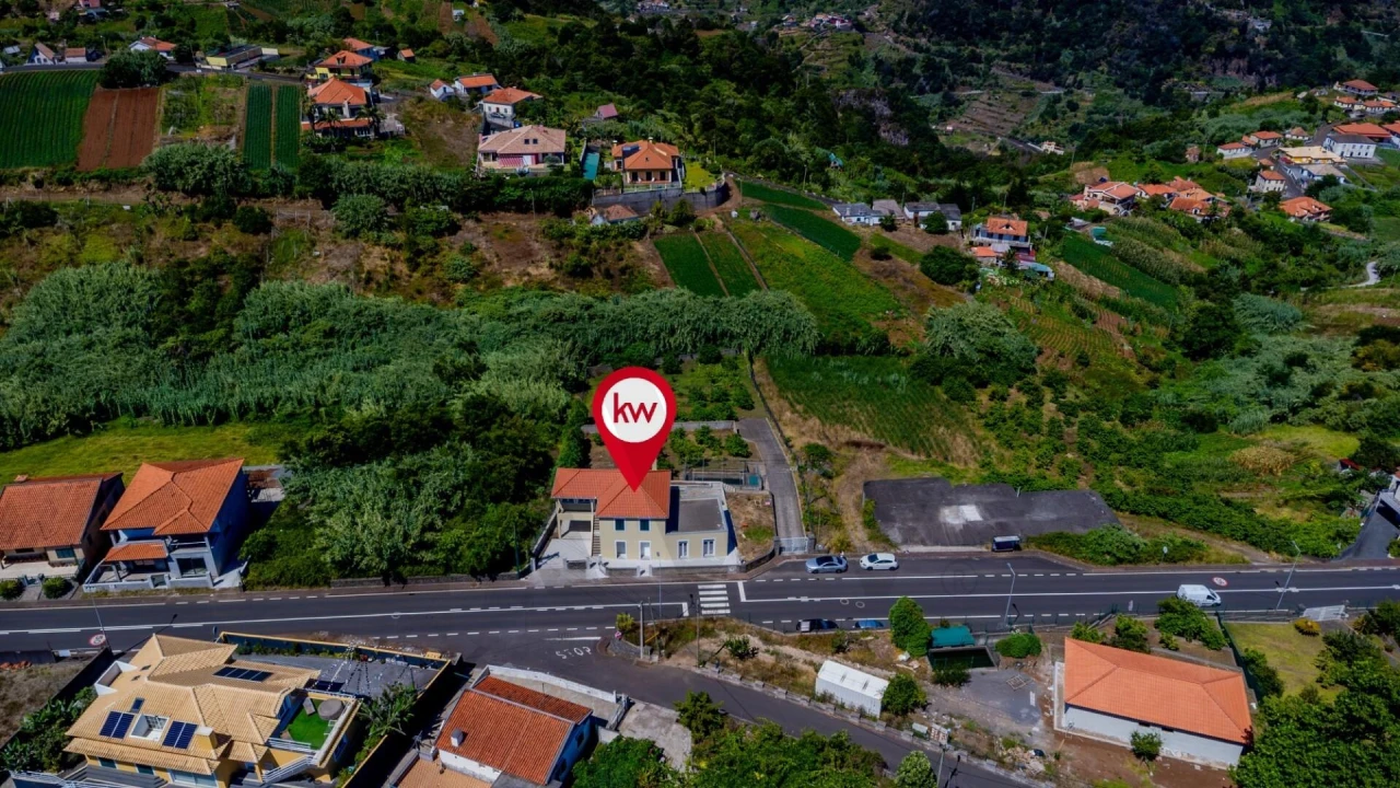 Moradia T4 para Venda em Santana Foto 1