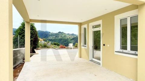 Moradia T4 para Venda em Santana