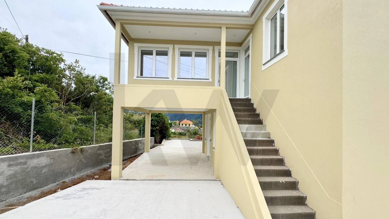 Moradia T4 para Venda em Santana Foto 3