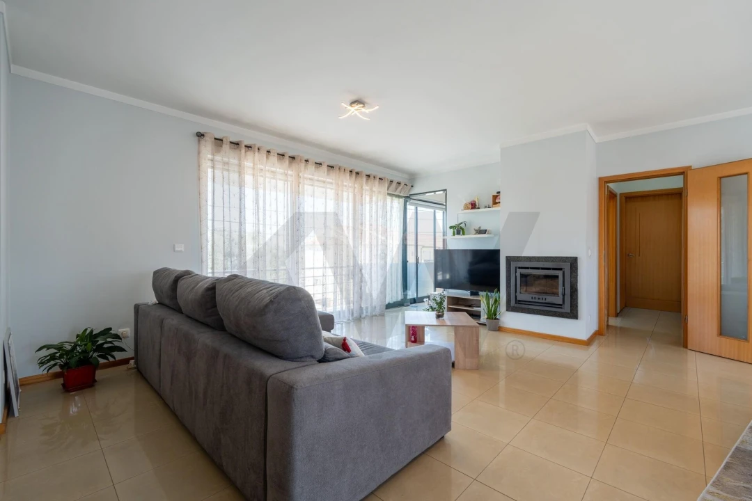 Apartamento T2 para Venda em Trouxemil e Torre de Vilela Foto 2