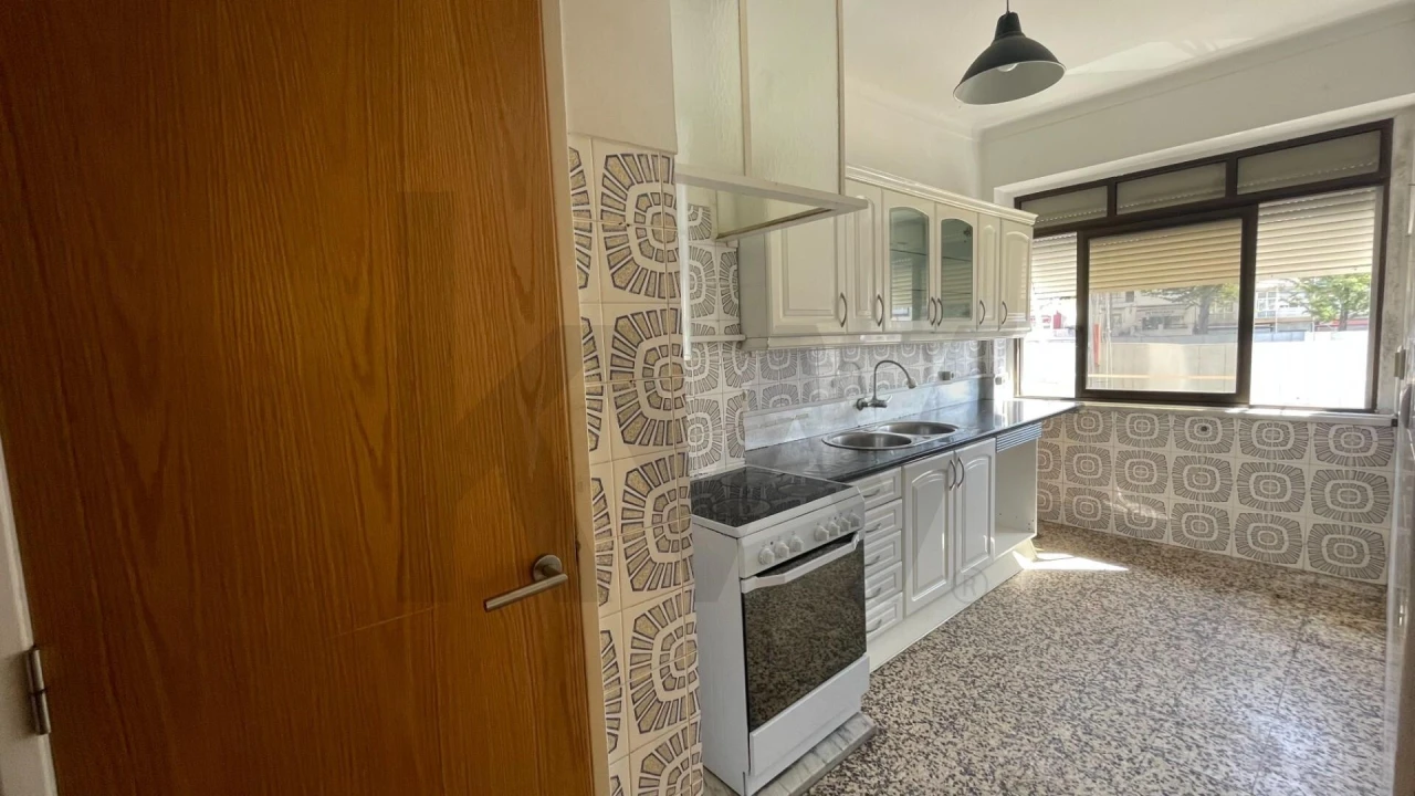 Apartamento T2 para Venda em Santa Iria de Azoia, São João da Talha e Bobadela Foto 3