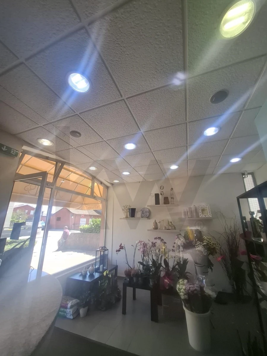 Loja para Arrendamento em Santa Marinha e São Pedro da Afurada Foto 11