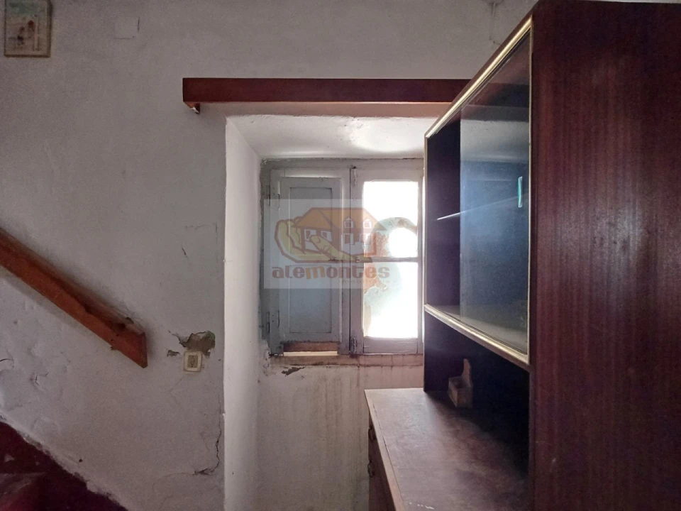 Moradia T2 para Venda em Santa Maria do Castelo e Santiago e Santa Susana Foto 9