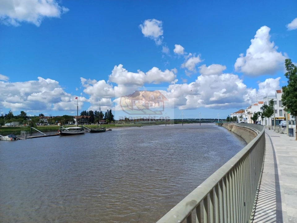 Moradia T2 para Venda em Santa Maria do Castelo e Santiago e Santa Susana Foto 16