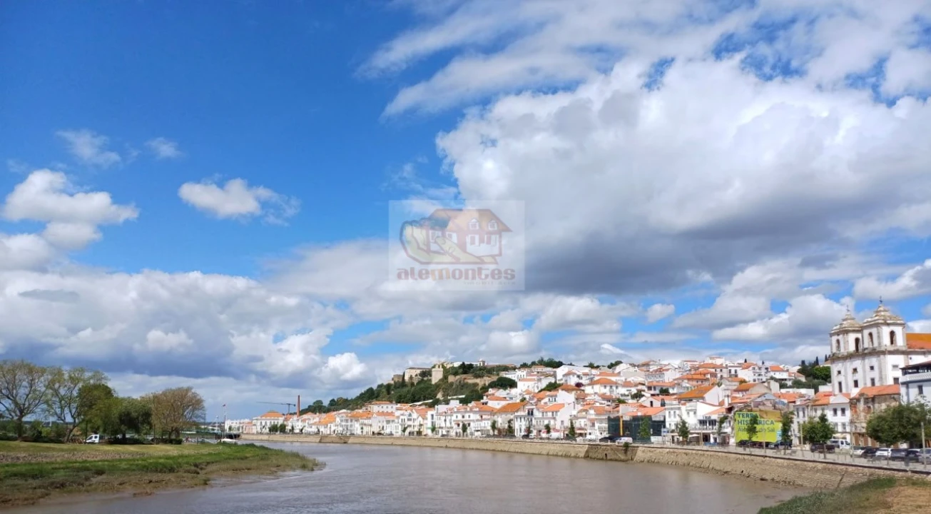 Moradia T2 para Venda em Santa Maria do Castelo e Santiago e Santa Susana Foto 17