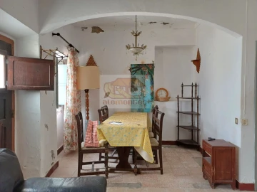 Moradia T2 para Venda em Santa Maria do Castelo e Santiago e Santa Susana
