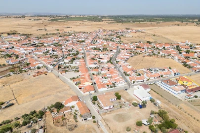 Moradia T4 para Venda em Campo e Campinho