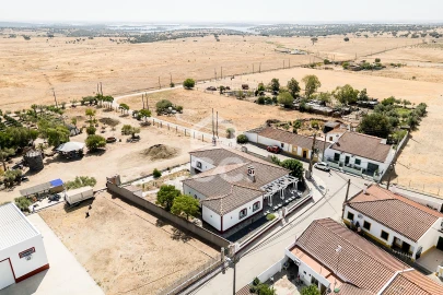 Moradia T4 para Venda em Campo e Campinho