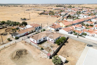 Moradia T4 para Venda em Campo e Campinho