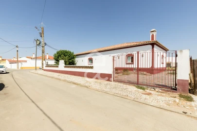 Moradia T4 para Venda em Campo e Campinho