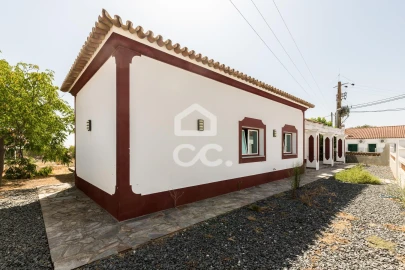 Moradia T4 para Venda em Campo e Campinho