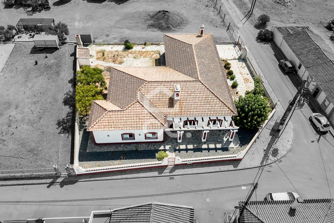 Moradia T4 para Venda em Campo e Campinho Foto 2