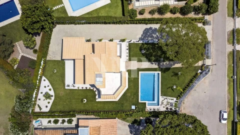 Moradia T4 para Venda em Quarteira