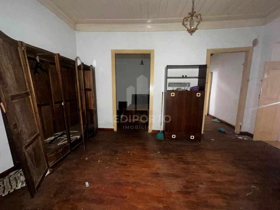 Quinta T4 para Venda em Sapardos Foto 16