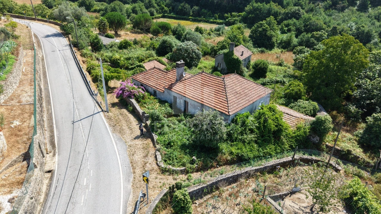Quinta T4 para Venda em Sapardos Foto 7