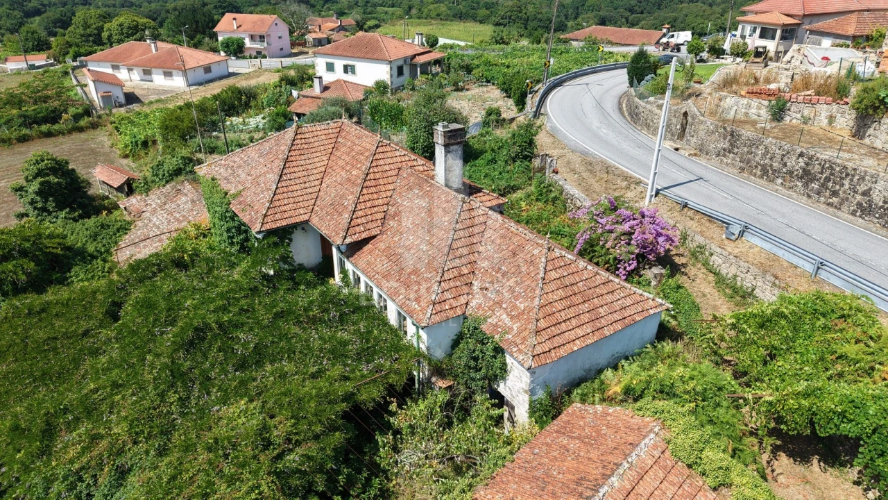 Quinta T4 para Venda em Sapardos Foto 1