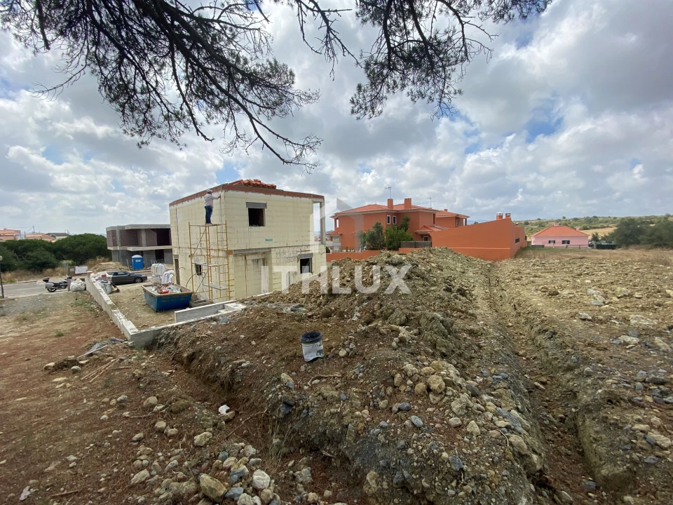 Terreno para Venda em Agualva e Mira-Sintra Foto 1