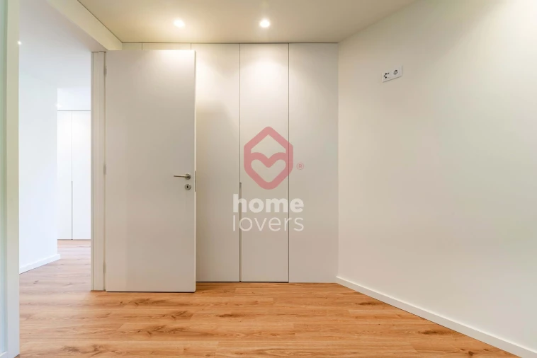 Apartamento T2 para Venda em Arcozelo Foto 15