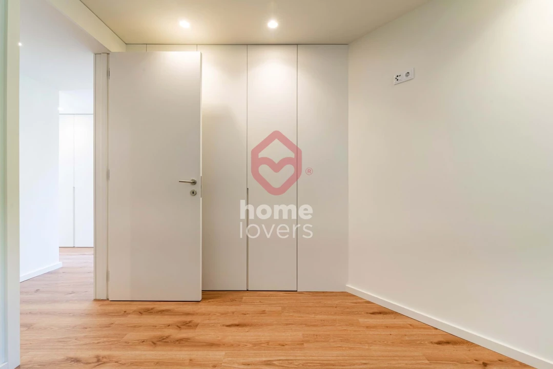 Apartamento T2 para Venda em Arcozelo Foto 15