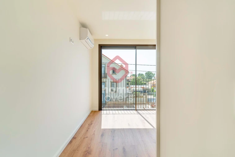 Apartamento T1 para Venda em Arcozelo Foto 13