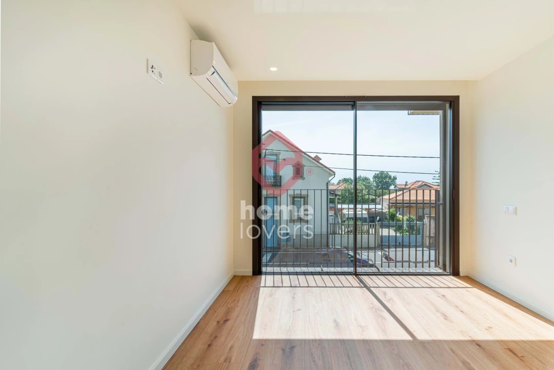 Apartamento T1 para Venda em Arcozelo Foto 14