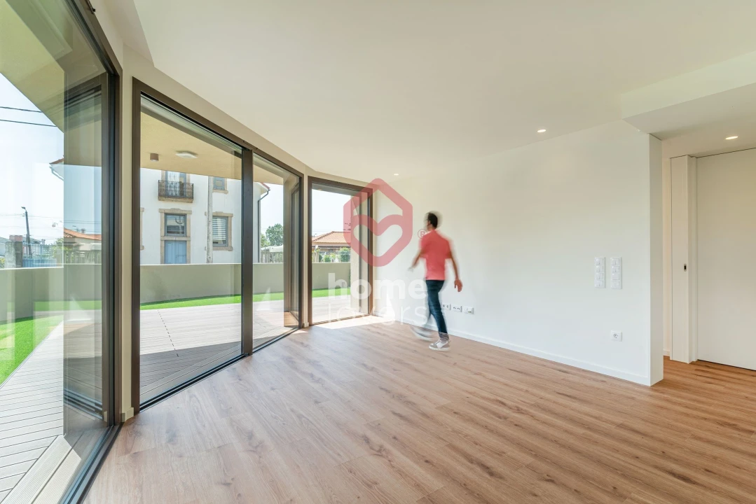 Apartamento T1 para Venda em Arcozelo Foto 3