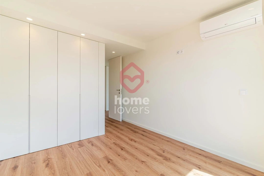 Apartamento T1 para Venda em Arcozelo Foto 17