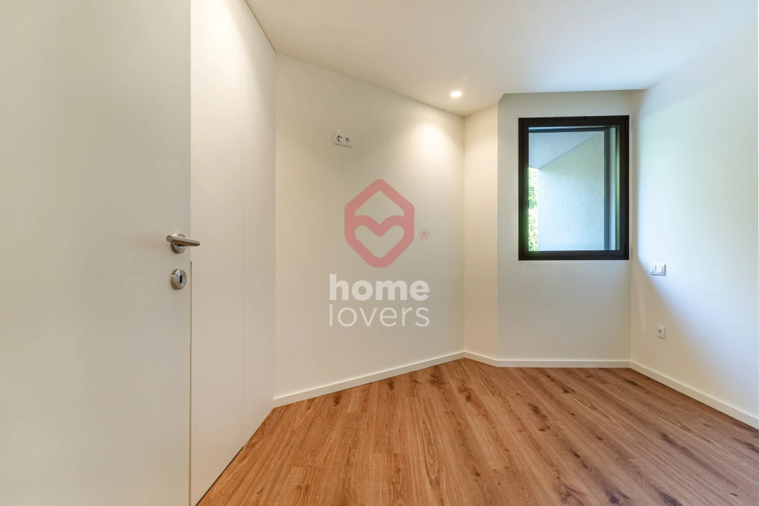 Apartamento T2 para Venda em Arcozelo Foto 13
