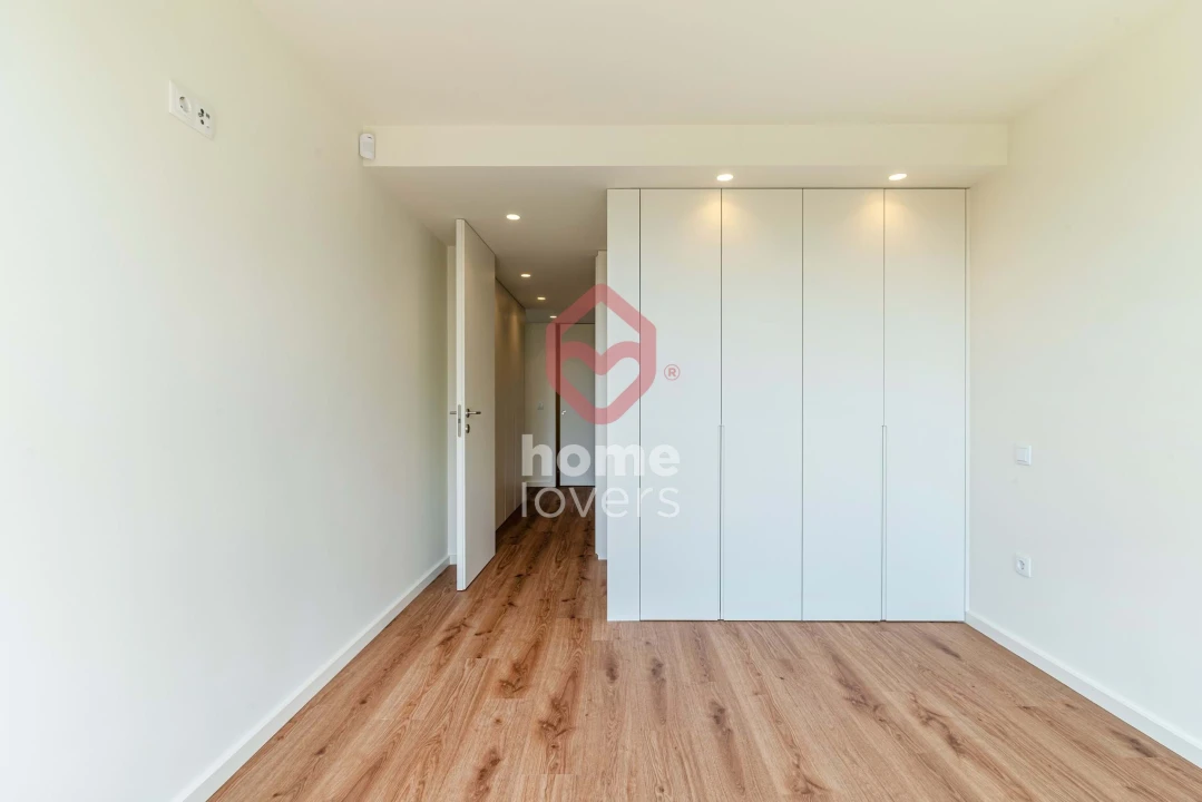 Apartamento T2 para Venda em Arcozelo Foto 12