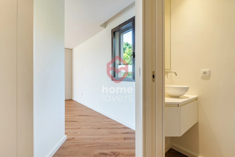 Apartamento T2 para Venda em Arcozelo Foto 8