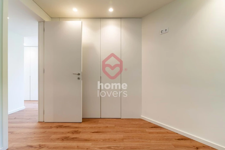 Apartamento T2 para Venda em Arcozelo Foto 14