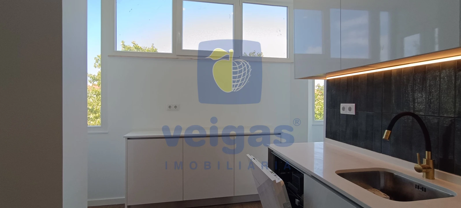 Apartamento T2 para Venda em Venteira Foto 9