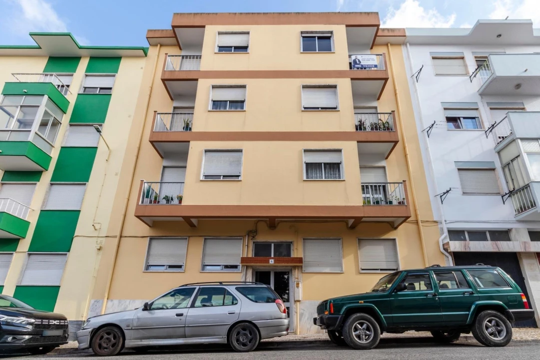 Apartamento T2 para Venda em Algueirão-Mem Martins Foto 1